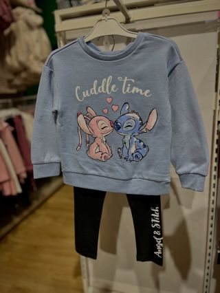Pohodlí a styl v jednom 💜✨ Teplákové soupravy pro holky 2–9 let v krásných barvách a s oblíbeným Stitchem! Měkké mikiny a...