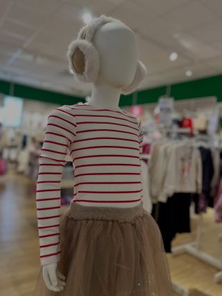 🎄 Vánoční kouzlo už je tu! 🌟 Přijďte objevit naši nádhernou vánoční kolekci plnou svátečních outfitů a dárků pro všechny!...