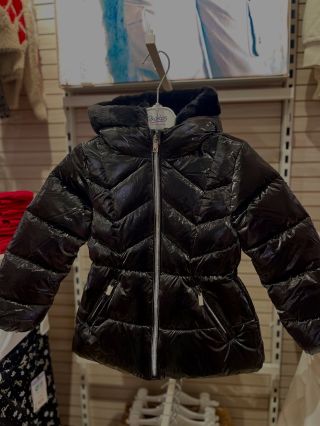 Zimní hřejivá móda pro malé princezny! 👑 Nové zimní bundy pro holčičky ve věku 2-9 let jsou tady! Ať už hledáte lesklý...